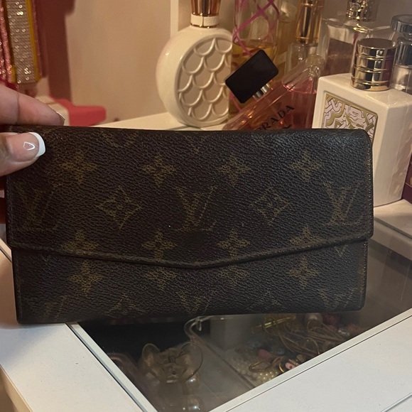 Authentic Louis Vuitton Brown Monogram Long Wallet - Picture 1 of 8